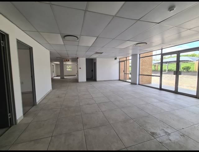 3,356M² OFFICE TO LET IN VORNA VALLEY